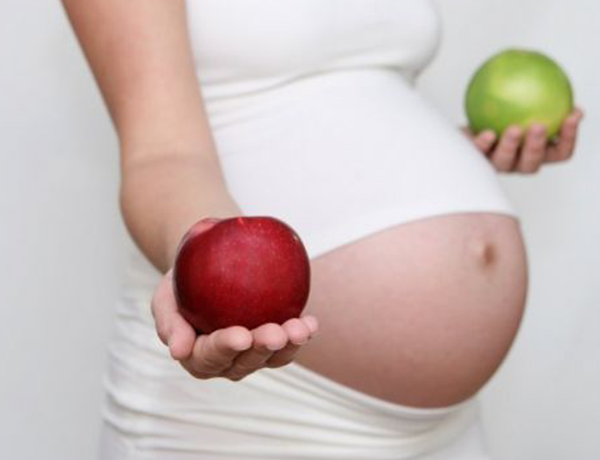 Διατροφή στην εγκυμοσύνη ανά τρίμηνο: Τι πρέπει να προσέξει η μέλλουσα μαμά