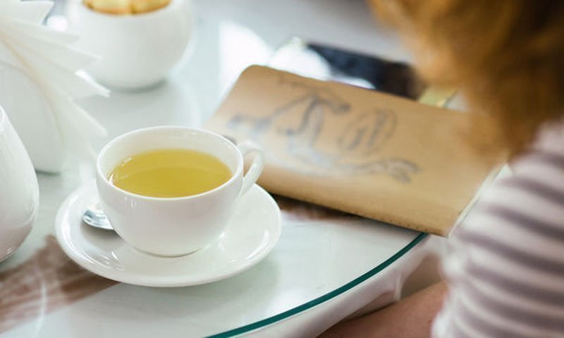 4+1 «μαγικές» ιδιότητες που έχει το πράσινο τσάι για απώλεια βάρους και αποτοξίνωση