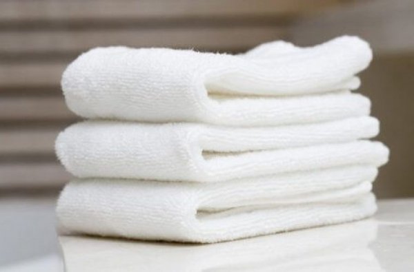 Τα «μαγικά» tips για να μένουν πάντα λευκές και αφράτες οι πετσέτες