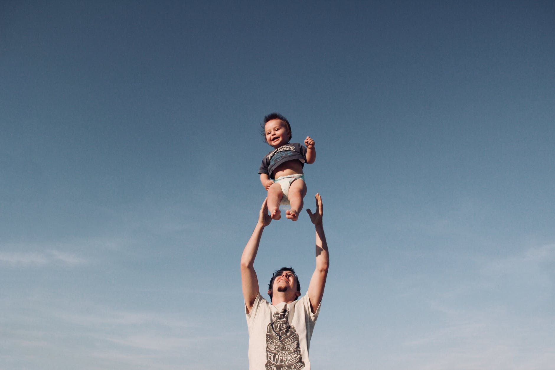 4 πράγματα που θαυμάζουν τα παιδιά στους μπαμπάδες