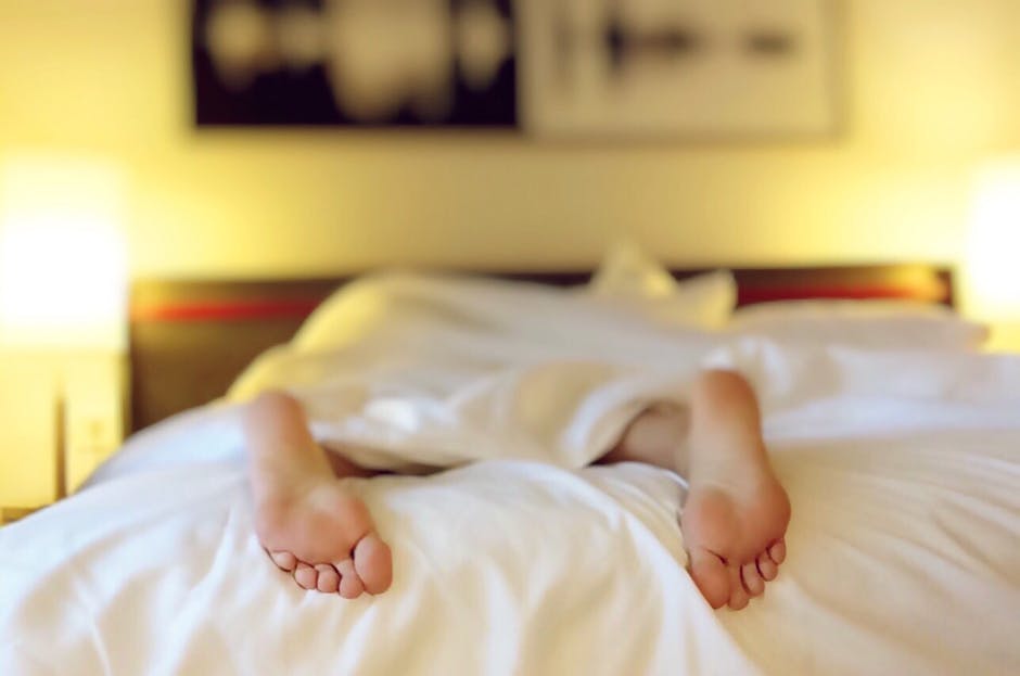 Τι δείχνουν για τη σχέση σας 6 στάσεις του ύπνου