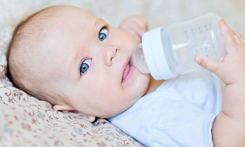 Πότε μπορεί να πιει νερό το μωρό;