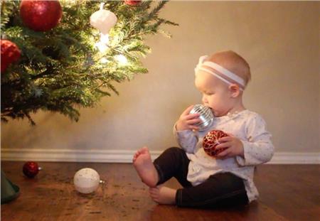 VIDEO: Τα αληθινά Χριστούγεννα με το μωρό στο σπίτι!