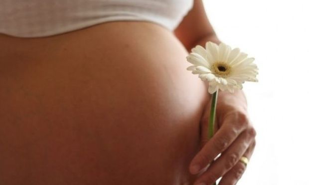 6+1 tips για να καταπολεμήσετε την κατακράτηση υγρών στην εγκυμοσύνη