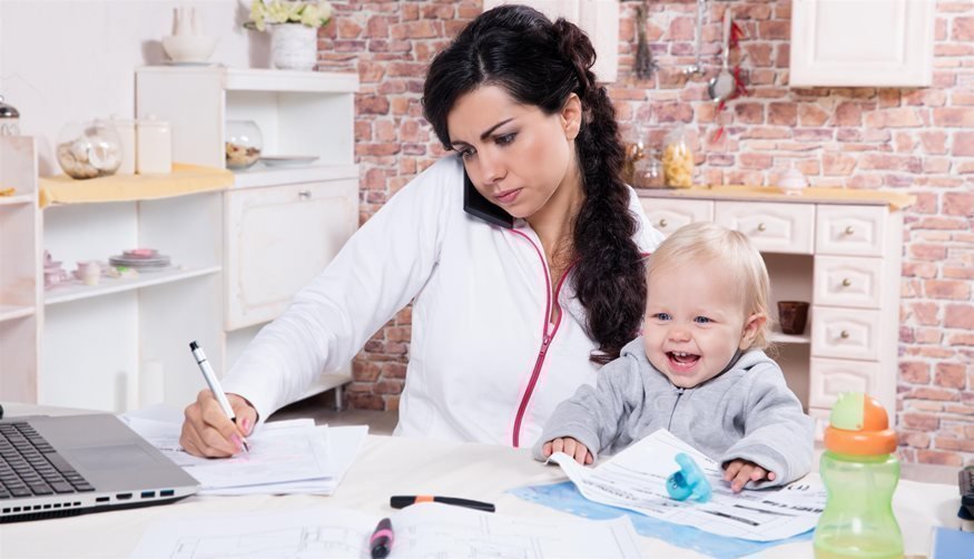 4+1 ερωτήσεις που δεν θέλει να ακούει ΠΟΤΕ μια εργαζόμενη μητέρα