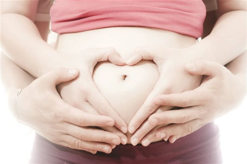 7+1 πράγματα που πρέπει να γνωρίζετε πριν προχωρήσετε σε εξωσωματική γονιμοποίηση