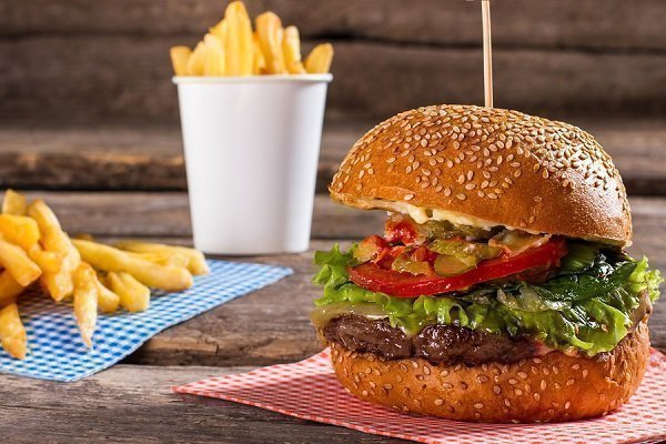 To fast food βλάπτει σοβαρά την υγεία μας