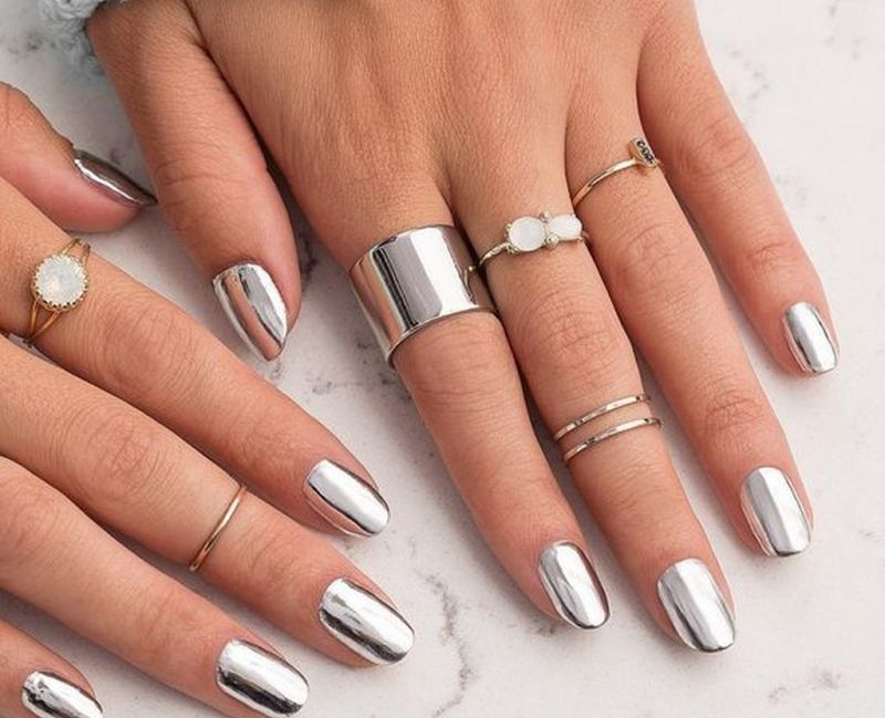 Mirror nails: αυτό είναι το νέο trend στα νύχια!