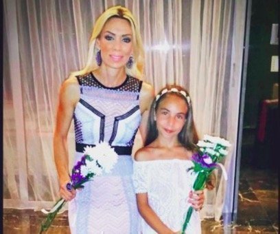 Βαλεντίνα Τσίγκη: Σε εκδήλωση με την κόρη της με τα ίδια ρούχα