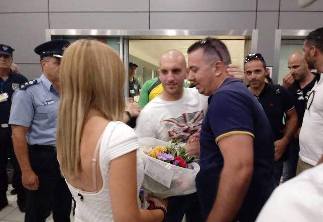 Νικητής επέστρεψε από το Ισραήλ ο Αστυνομικός που είχε τραυματιστεί στον Ύψωνα (pic)