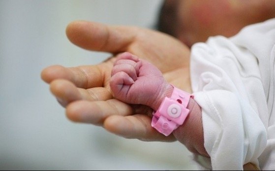 Baby boom στην κυπριακή σόουμπιζ: Ηρθε στο κόσμο η κορούλα τους στην Λευκωσία