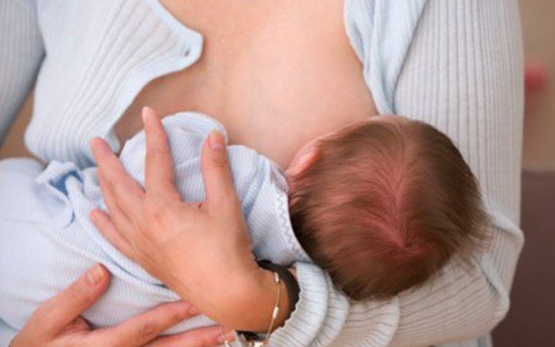 Το αλκοόλ στο θηλασμό δημιουργεί πρόβλημα στο μωρό