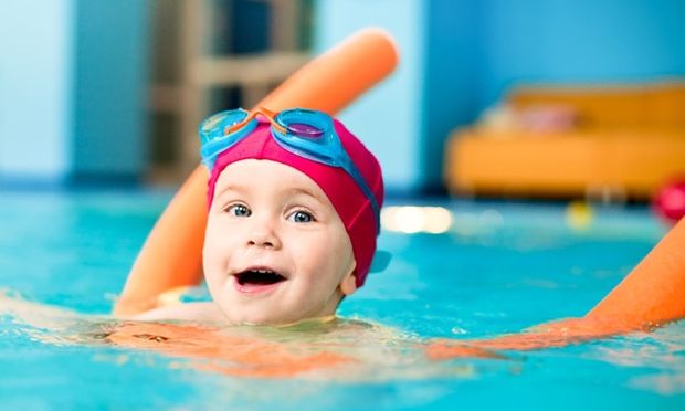 Πότε πρέπει να μάθει το παιδί να κολυμπάει;