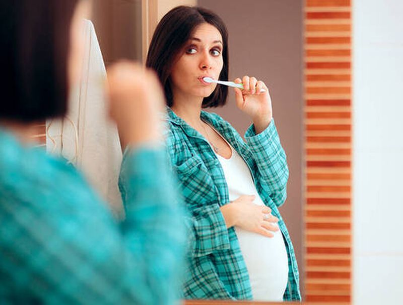 Η κακή στοματική υγιεινή των εγκύων επηρεάζει το έμβρυο