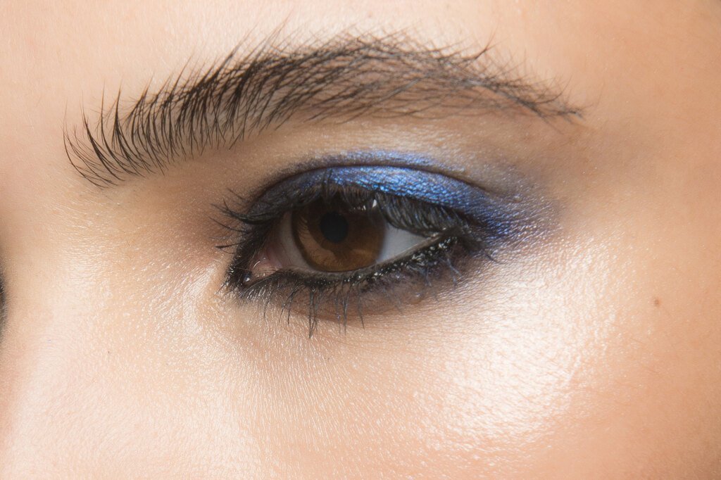 9+1 προτάσεις μακιγιάζ για γυναίκες με καστανά μάτια