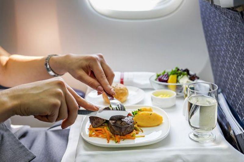 9+1 πράγματα που δεν γνωρίζεις για το φαγητό του αεροπλάνου