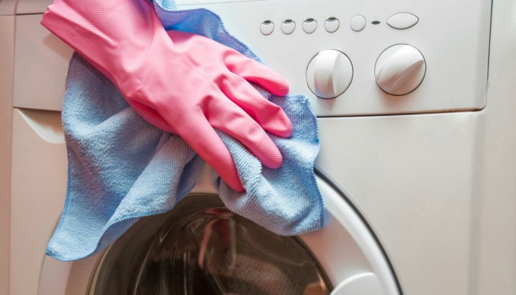 Ο πιο οικονομικός τρόπος για να απολυμάνετε το πλυντήριο