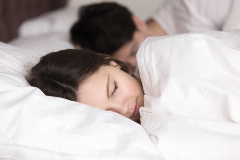 4+1 τρόποι με τους οποίους ο ύπνος κάνει καλό στις σχέσεις σας