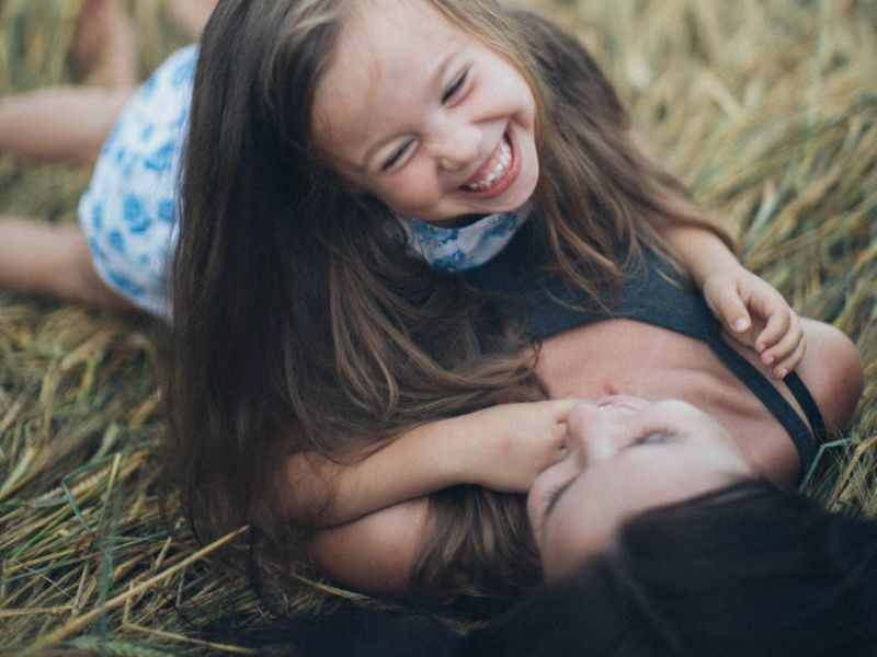 Γελάστε υπεύθυνα: Μία μαμά περιγράφει πώς είναι η μητρότητα