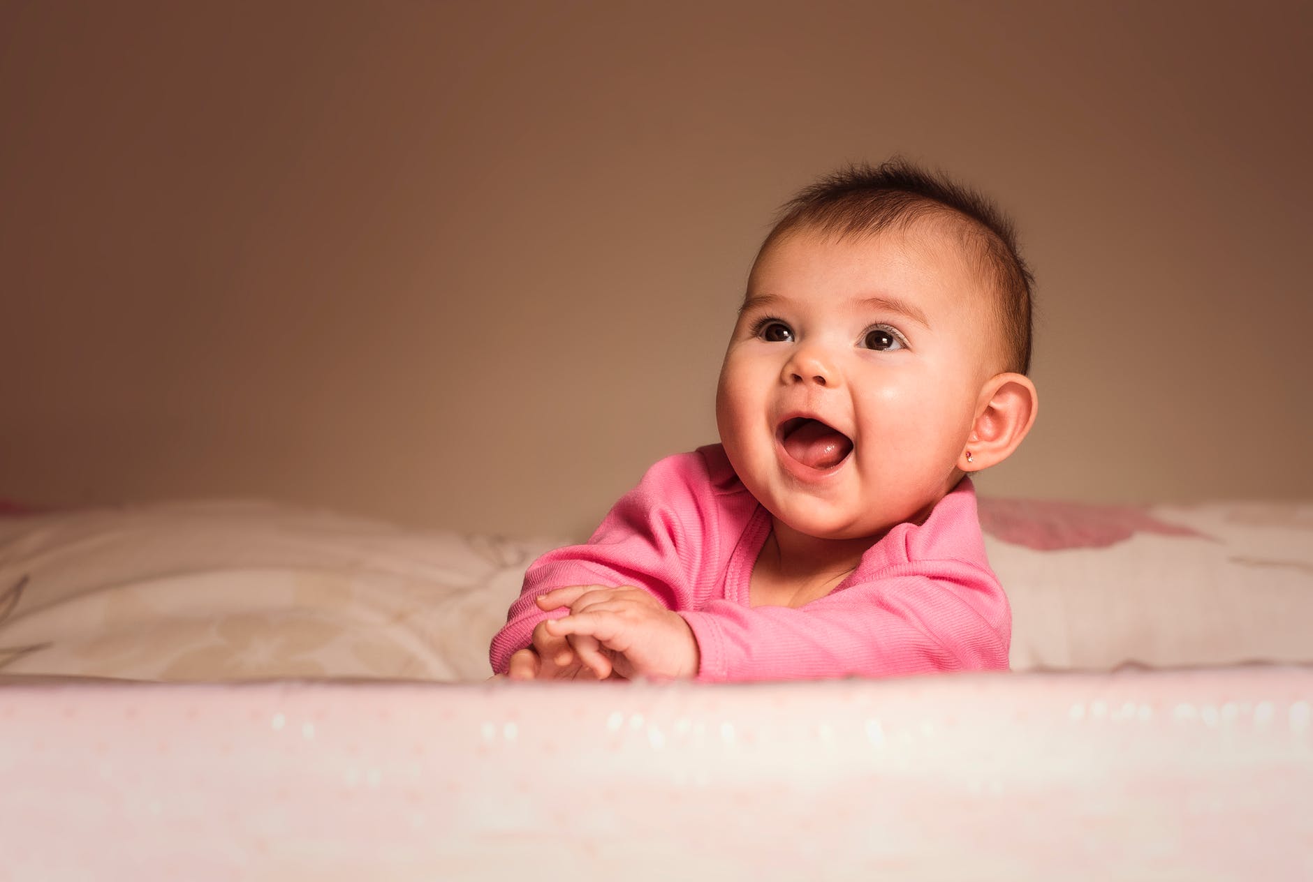 Πώς θα βοηθήσετε ένα μωρό 3 μηνών στην ανάπτυξη της επικοινωνίας του;