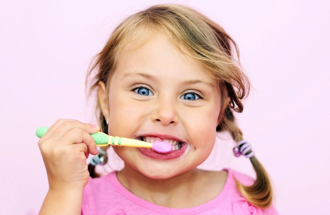 Συμβουλές για να γίνει το πλύσιμο των δοντιών αγαπημένη συνήθεια των παιδιών