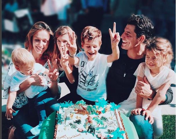 Ρουβάς Ζυγούλη: Έλιωσε το instagram με το βίντεο όπου τα παιδιά τους ανοίγουν τα δώρα του Αη Βασίλη