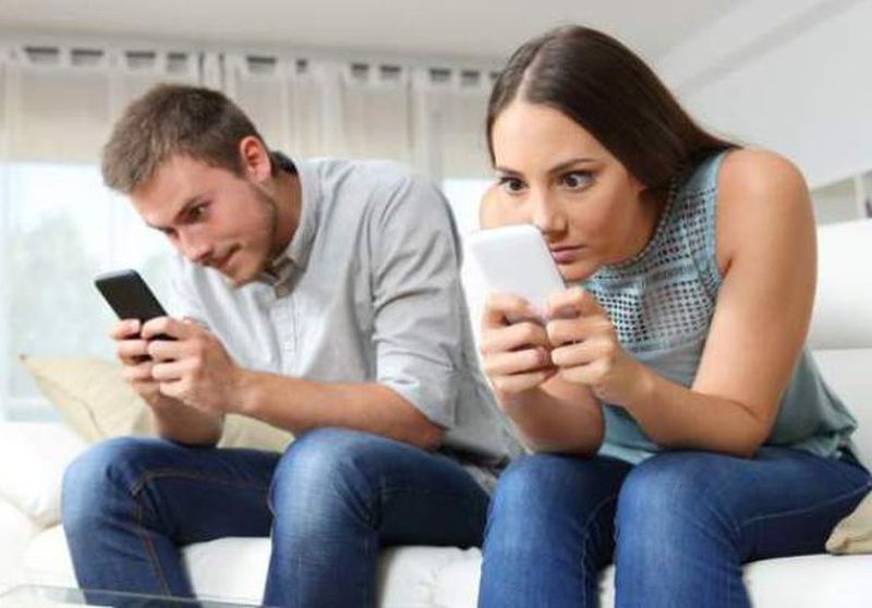 Τα social media βλάπτουν το γάμο