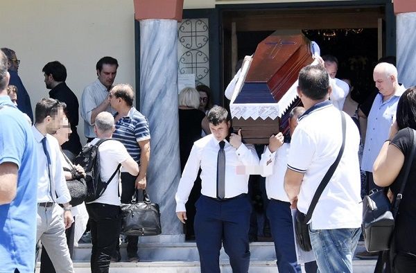 Θλίψη στην κηδεία του Έλληνα ηθοποιού (φωτογραφίες)