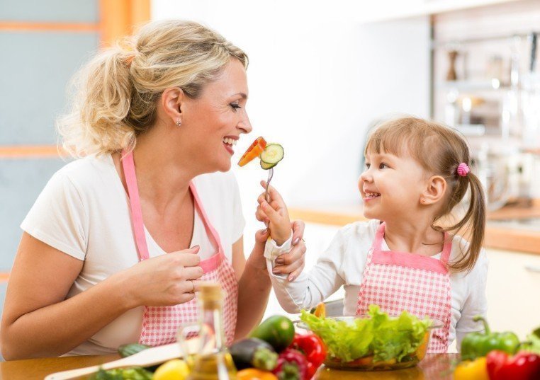 Γνωρίζεις πως το παιδί σου είναι ΌΤΙ τρως;- γράφει η διατροφολόγος Αλεξία Ποταμίτου