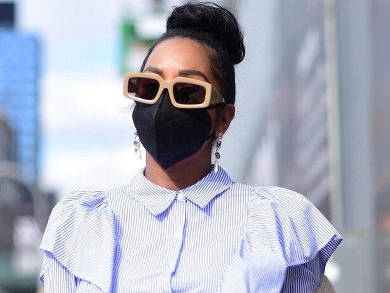 5 τρόποι να φορέσεις μάσκα προσώπου και γυαλιά ηλίου με στιλ