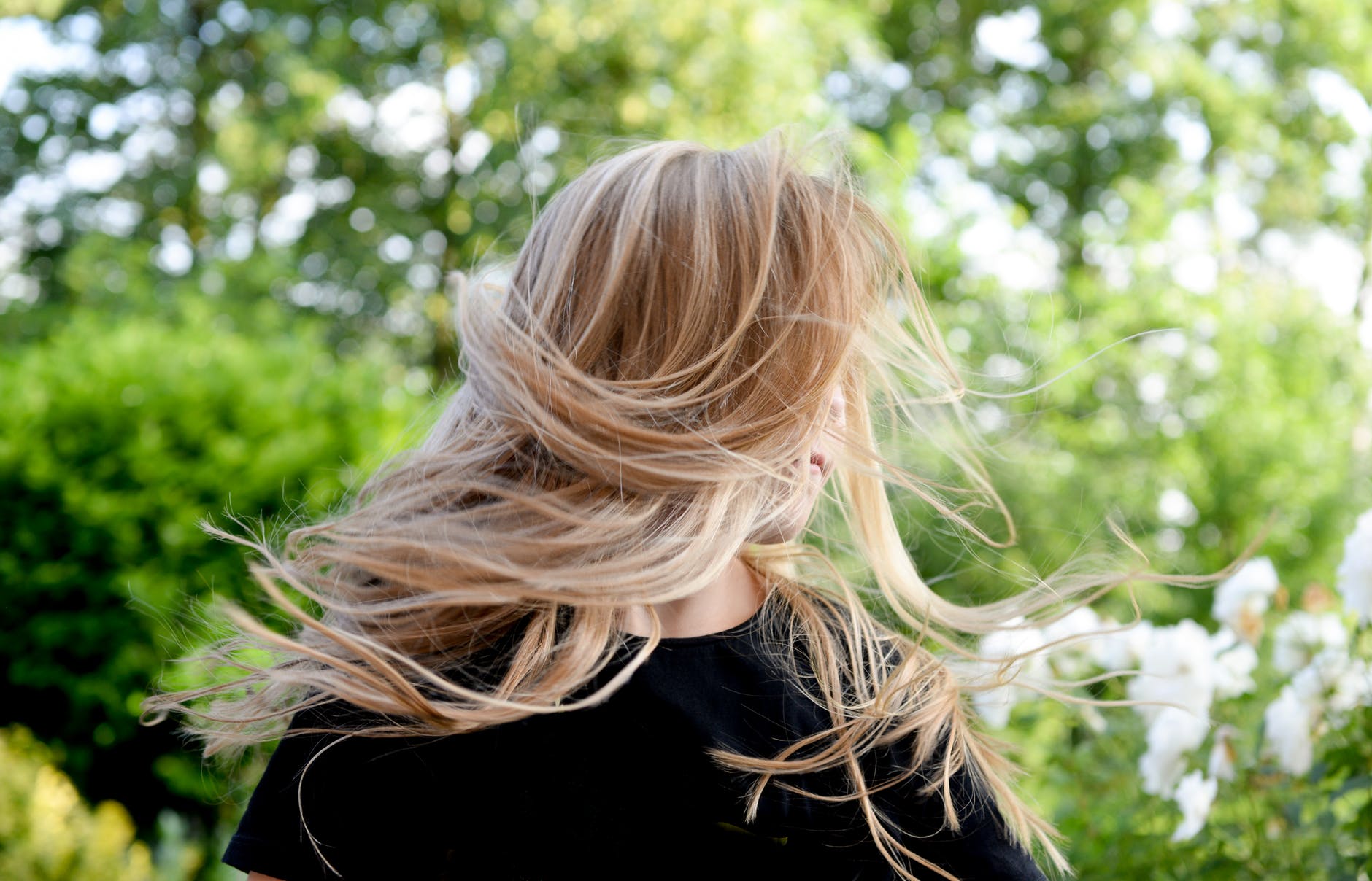 5 tips για να προστατεύσεις τα μαλλιά από την ψαλίδα