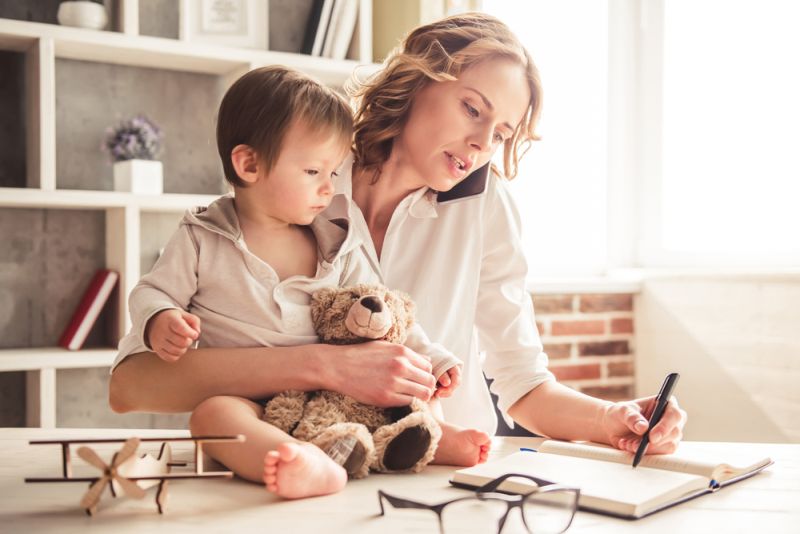 5 ερωτήσεις που ΔΕΝ πρέπει ποτέ να κάνετε σε μια εργαζόμενη μητέρα