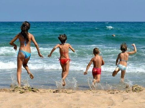 Tα παιδιά που μένουν κοντά στη θάλασσα είναι πιο υγιή!