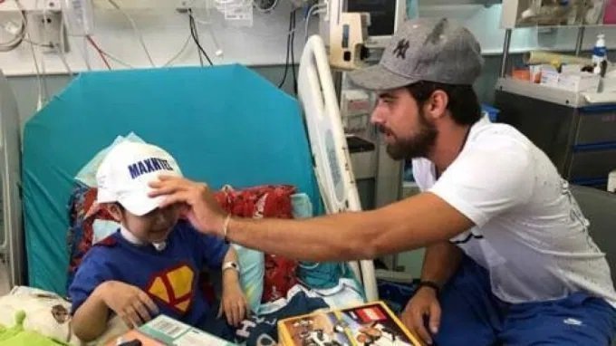 Μάριος Πρίαμος: Δάκρυα συγκίνησης με το δώρο που του έστειλε ο μικρός Λάμπρος που νοσηλεύεται στο Ισραήλ (φωτο)