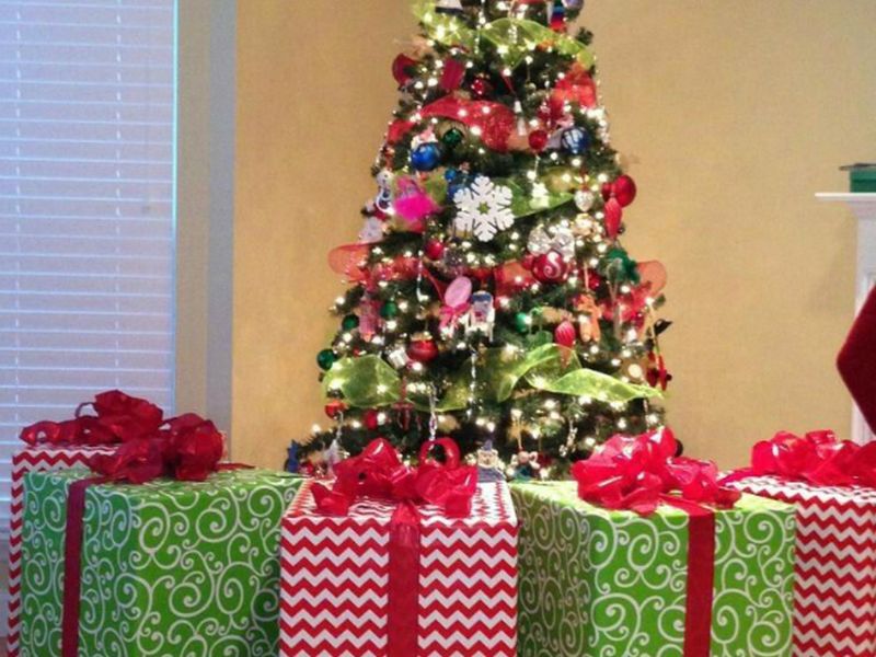 Χριστουγεννιάτικο δέντρο ασφαλές για το παιδί