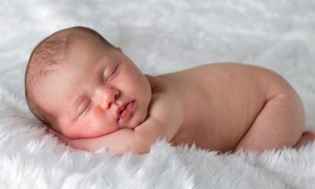Εικόνες: Πασίγνωστη Ελληνίδα γέννησε ξαφνικα πριν μερικές ώρες στο σπίτι της!