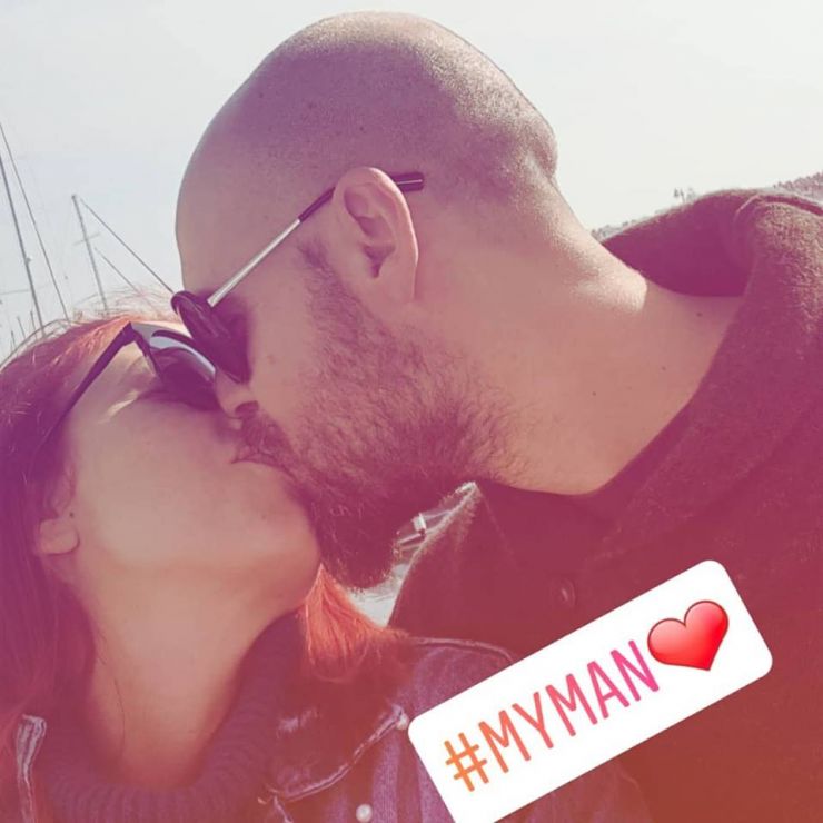 Στην Λευκωσία το πρώτο δημόσιο φιλί επώνυμης Κύπριας στον αγαπημένο της! Τρελαμένοι απο έρωτα!