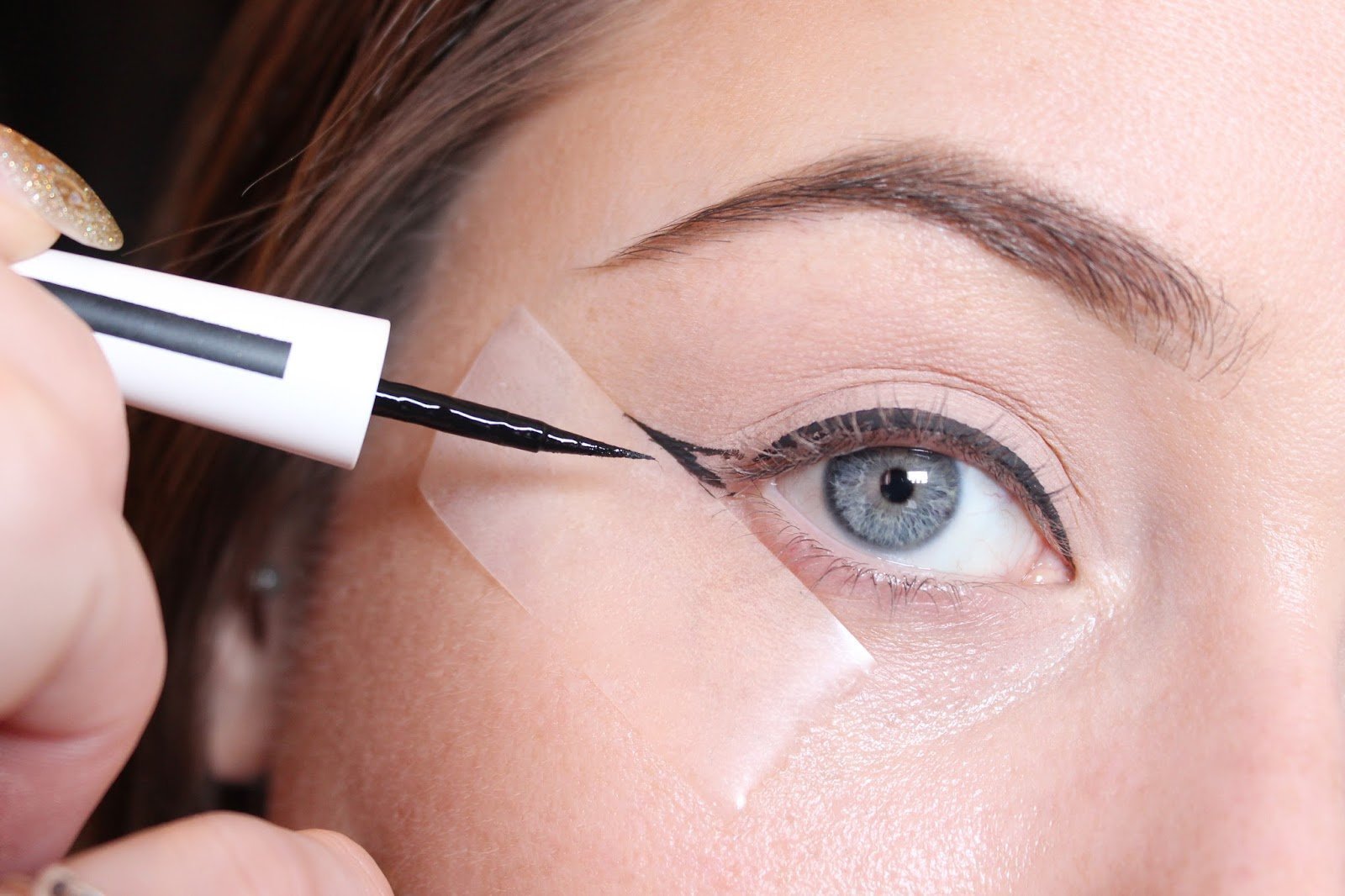 VIDEO: Το κόλπο για να κάνεις τη γραμμή του eyeliner!