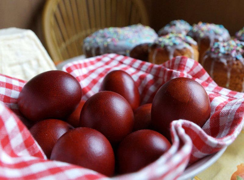 Έτσι θα βάψετε τα πασχαλινά αυγά