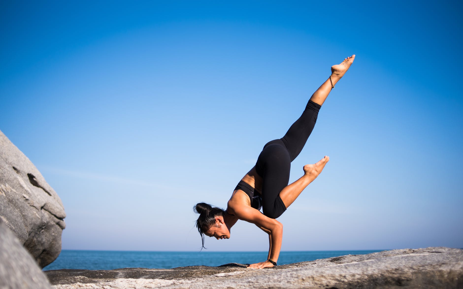 VIDEO: Σε τι σε ωφελεί η power yoga;