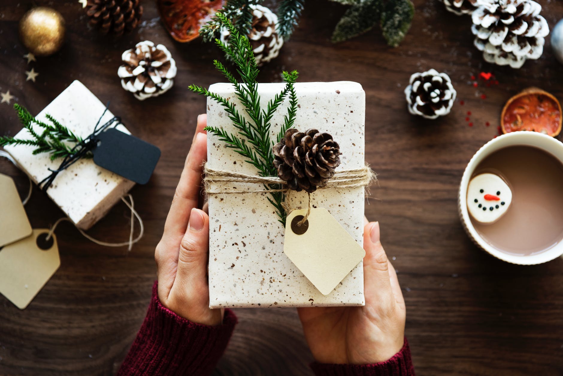 Υπάρχει τρόπος να τυλίξεις τα χριστουγεννιάτικα δώρα σε 15 δευτερόλεπτα!