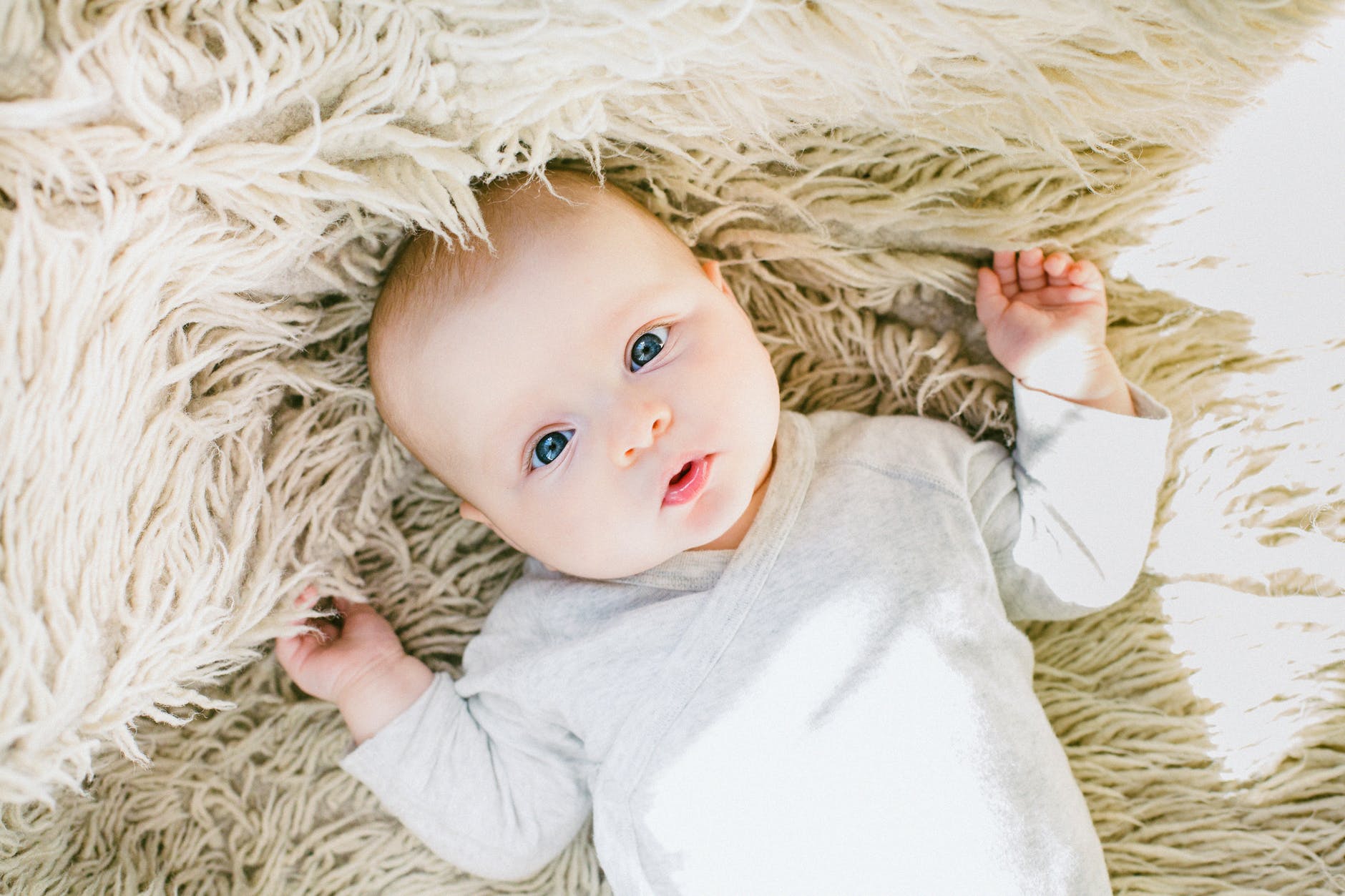 7 πράγματα που πρέπει να γνωρίζετε για τα πρώτα δόντια του μωρού