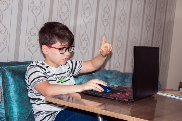 Πώς θα καταλάβετε αν το παιδί σας έχει πέσει θύμα ηλεκτρονικού εκφοβισμού!