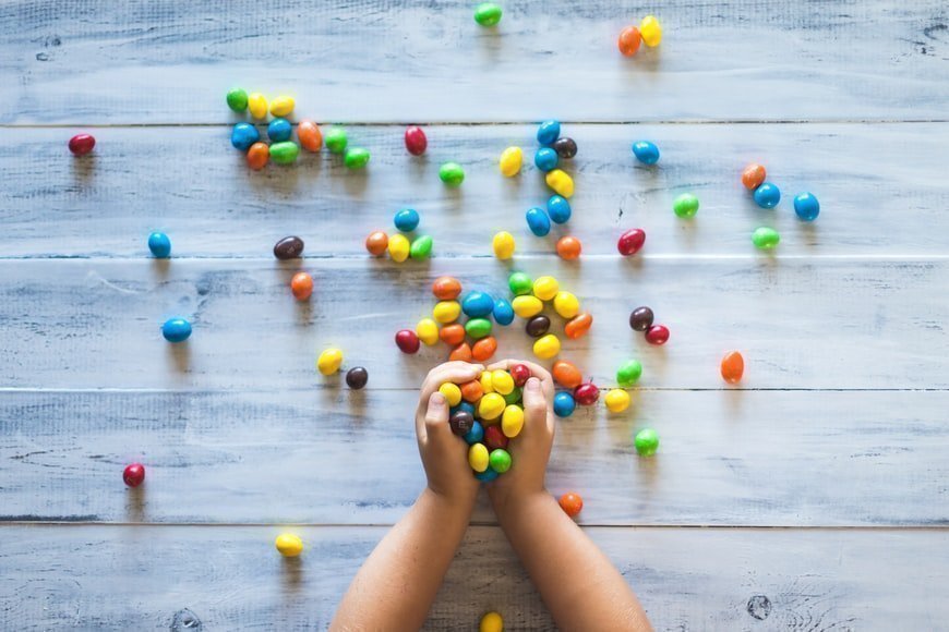 Στην Ισπανία απαγορεύονται οι διαφημίσεις γλυκών και αναψυκτικών για παιδιά