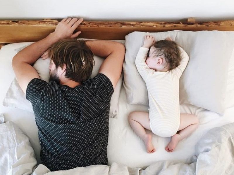 Γιατί πρέπει να νιώθεις ενοχές που κοιμάσαι με τα παιδιά;